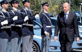 CRETINI IN POLIZIA....???? FORSE...!!!