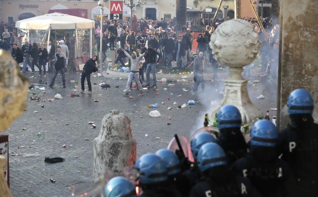 VANDALI A ROMA - FERMEZZA E PROFESSIONALITA' DEI POLIZIOTTI, LEGGEREZZE E SOTTOVALUTAZIONI DEL DIPARTIMENTO 