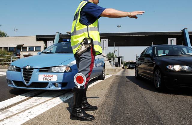 AAA..Distaccamento Polstrada di Nola in sfratto esecutivo cerca nuova casa dove alloggiare.....!!