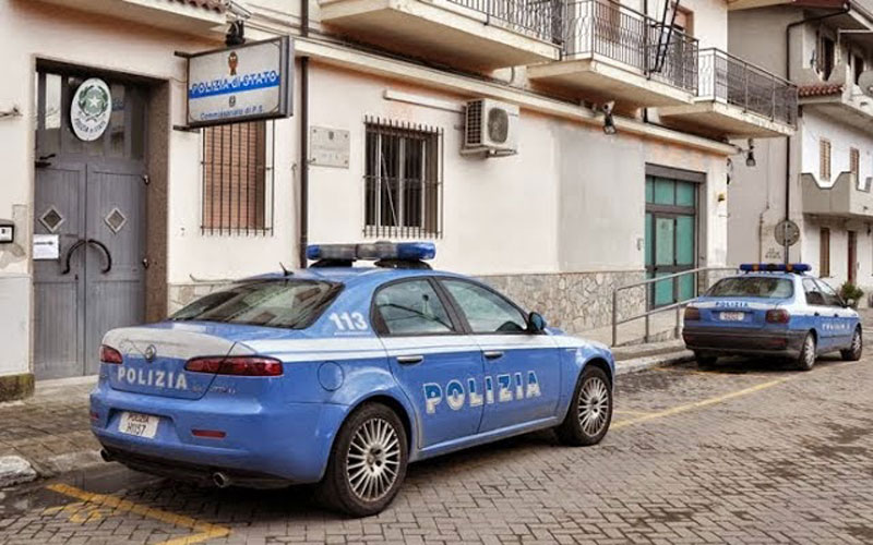 Simboli emblemi e altri segni distintivi in uso esclusivo della Polizia di Stato.