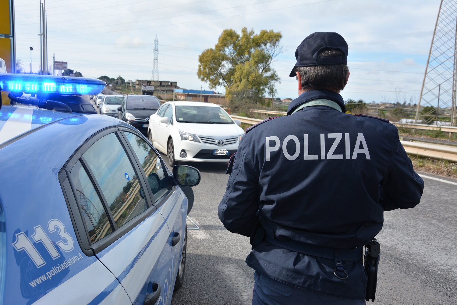 Poliziotto con madre malata di SLA vince per due volte il ricorso ma il Ministero non lo trasferisce.