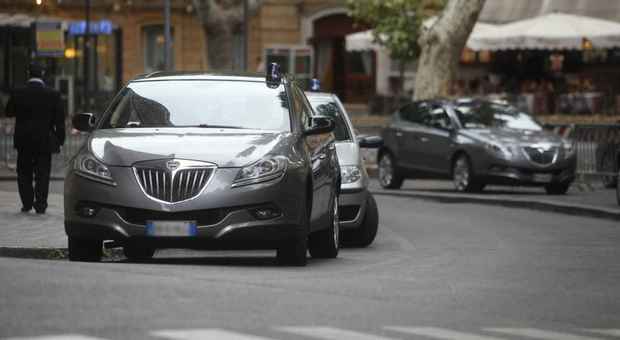 Scorte; Nuova direttiva che riduce le scorte: no privilegi, più agenti in strada