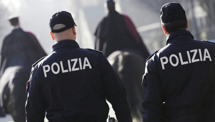 Super green pass già in zona bianca: obbligo di vaccinazione esteso alle forze di polizia